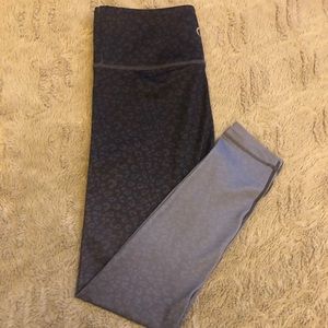 Zyia gray leopard ombré leggings
